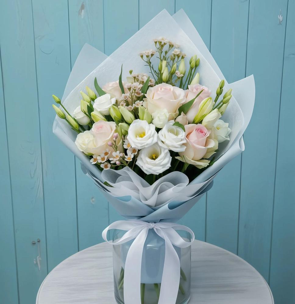 Букет цветов из: Розы и Лизиантусы в Бекешевской