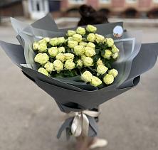 Букет Белые кустовые розы Солинеро в Бекешевской