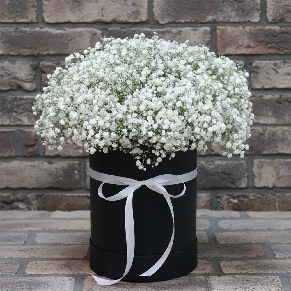 Цветочная композиция из Гипсофила в шляпной коробке в Бекешевской