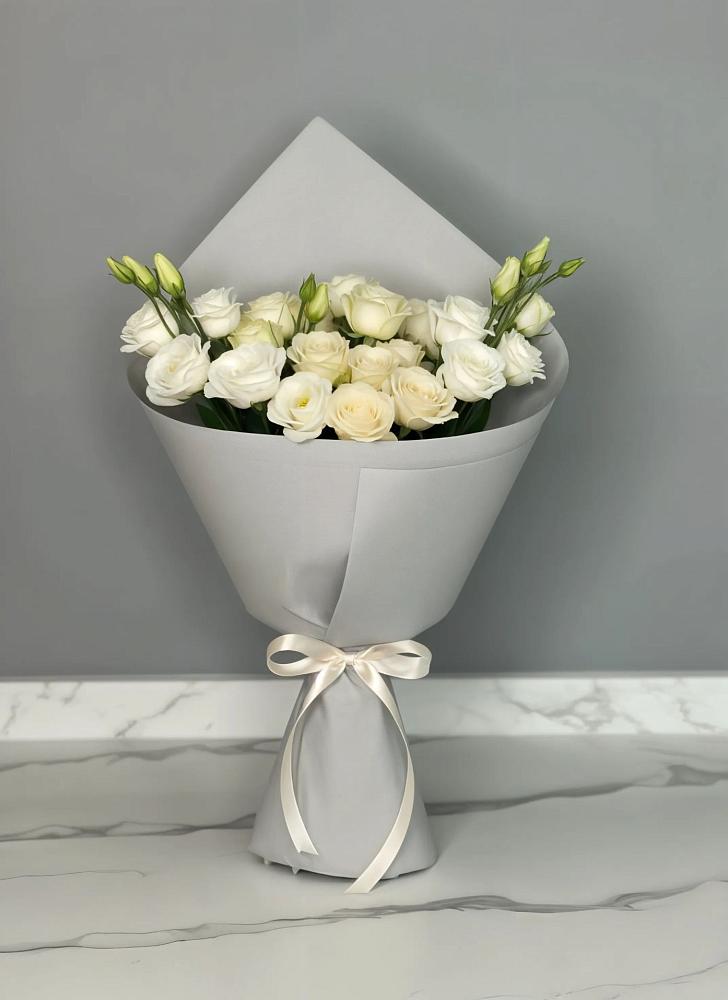 Букет цветов из: Розы и Лизиантусы в Бекешевской