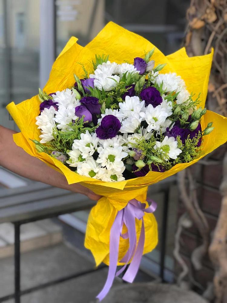 Букет цветов из: Ирисы, Хризантемы и Ромашки в Бекешевской