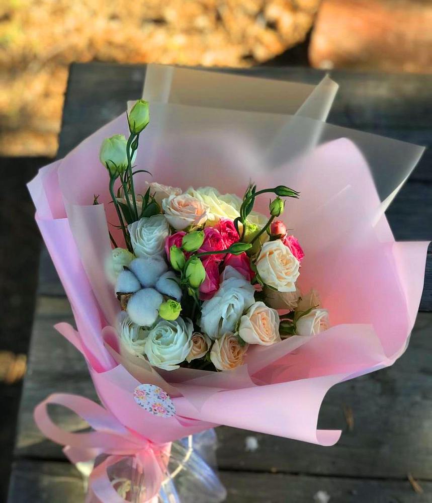 Букет цветов из: Розы и Лизиантусы в Бекешевской