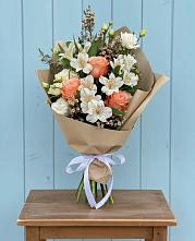 Букет цветов из:  Альстромерии, Лизиантусы, Розы и Хризантемы в Бекешевской