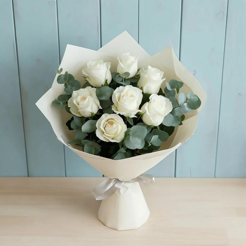 Букет Белые розы в Эвкалипте в Бекешевской