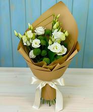 Букет цветов из:  Хризантемы и Лизиантусы в Бекешевской