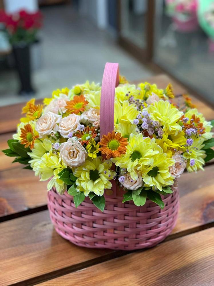 Цветочная композиция из Хризантемы и Розы в корзине в Бекешевской