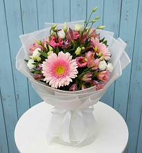 Букет цветов из:  Герберы, Альстромерии и Лизиантусы #REPLACE_PRED# Бекешевской