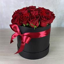Цветочная композиция из Розы в шляпной коробке в Бекешевской