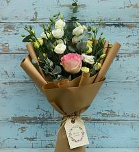 Букет цветов из:  Розы и Лизиантусы в Бекешевской