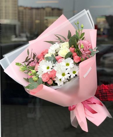 Букет цветов из: Розы, Лизиантусы и Хризантемы в Бекешевской