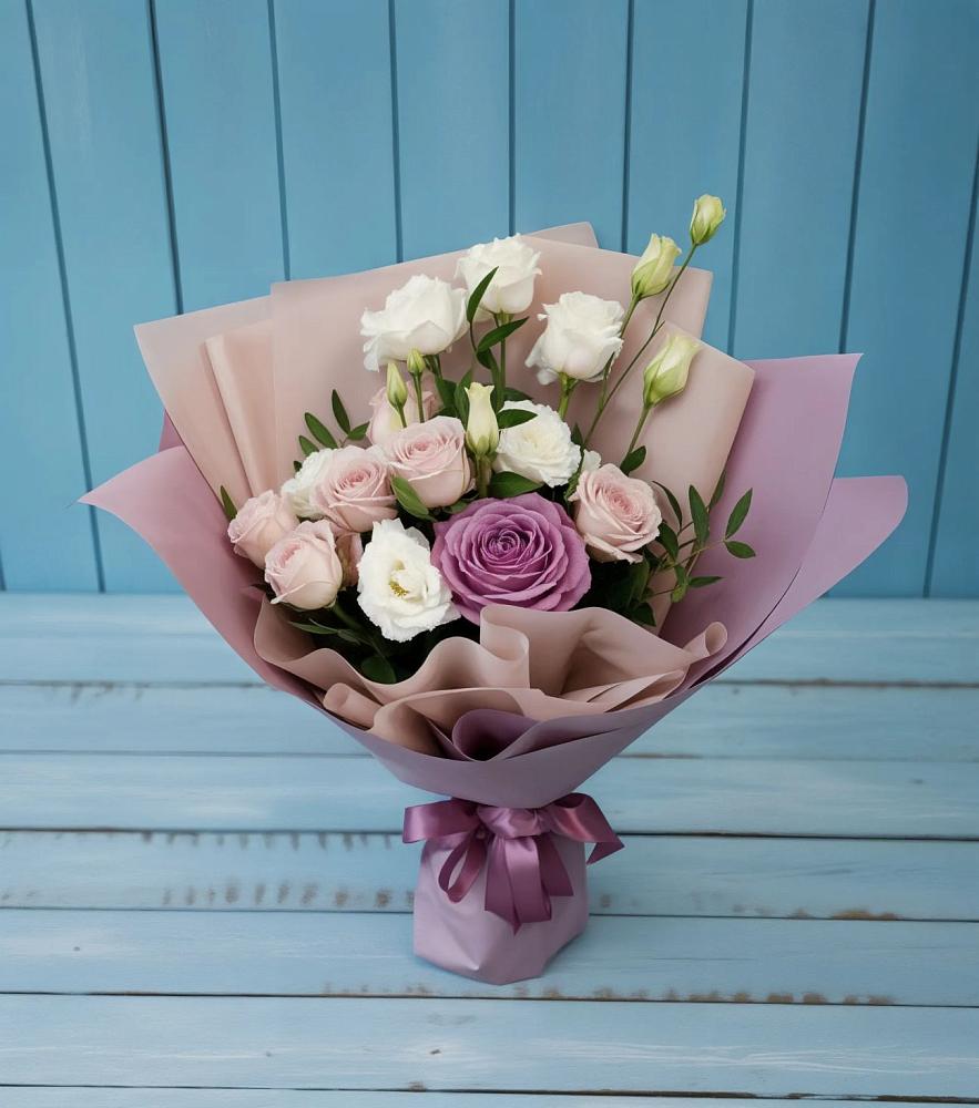 Букет цветов из: Розы и Лизиантусы в Бекешевской